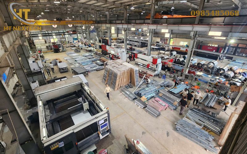 Quy trình sản xuất thang cáp tại xưởng: cắt – đột – chấn – hàn CNC đảm bảo độ chính xác và độ bền.