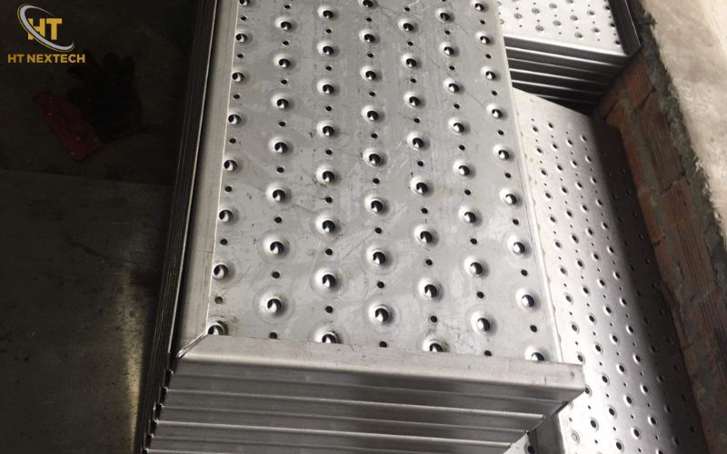 Tải trọng của các loại Sàn dập gân, dập lỗ chống trượt đều được thiết kế theo tiêu chuẩn xây dựng Việt Nam