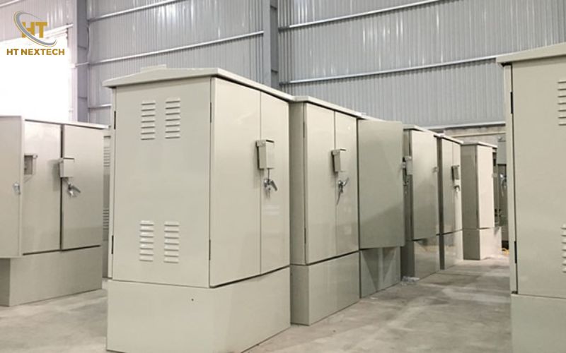 Kích thước của vỏ tủ phải phù hợp với số lượng thiết bị bên trong