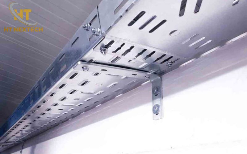 Lắp đặt giá đỡ thang máng cáp
