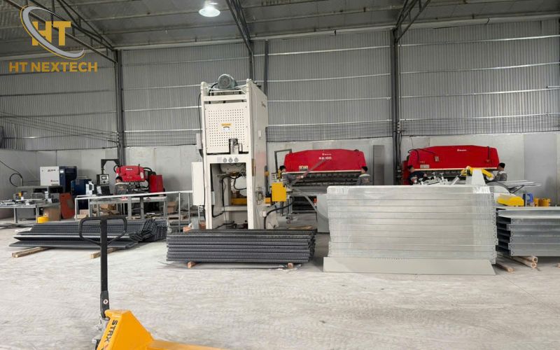 Thang máng cáp tại xưởng sản xuất HT NEXTECH