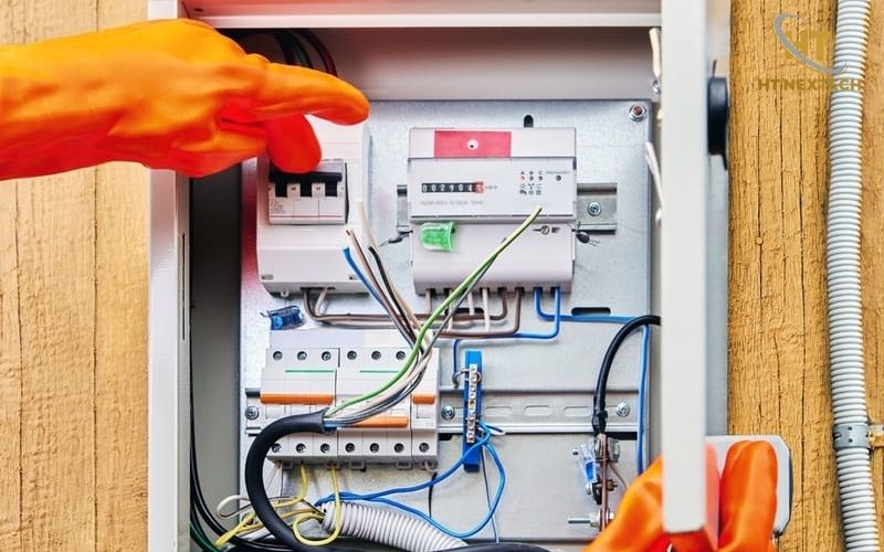 Lắp đặt vỏ tủ và xác định vị trí thiết bị