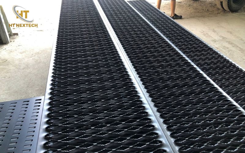 Sàn thao tác kim cương được sản xuất từ thép