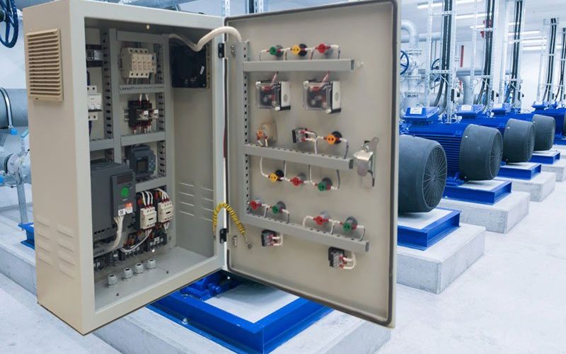 Tủ bơm tăng áp dùng cảm biến áp suất và biến tần