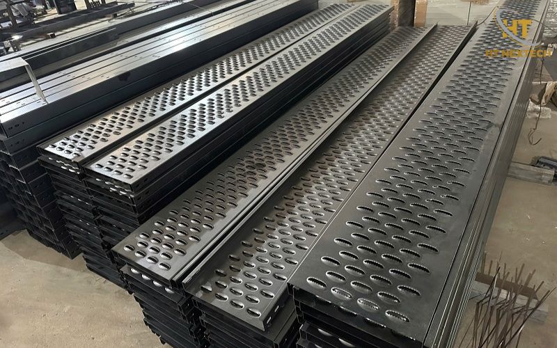 HT NEXTECH sản xuất sàn lưới bảo trì pin mặt trời theo yêu cầu