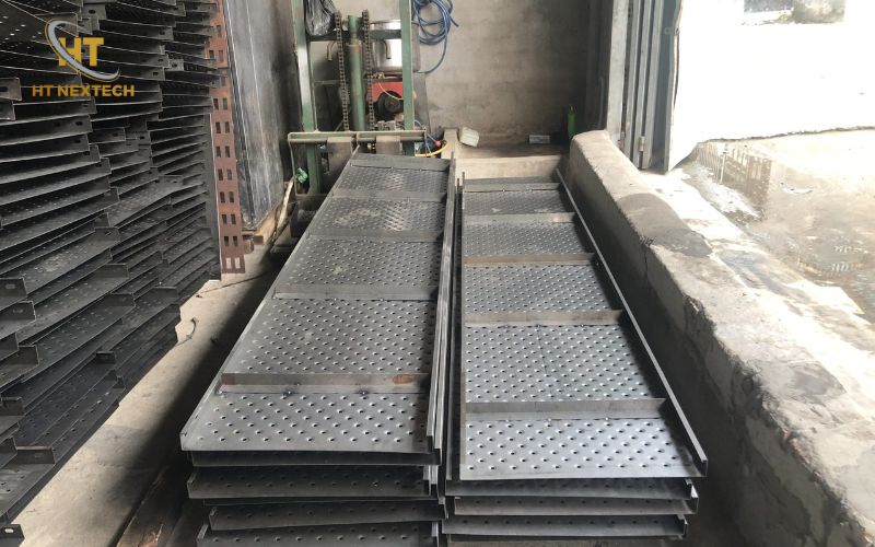 Các tiêu chuẩn lắp sàn thao tác kim cương cho nhà xưởng