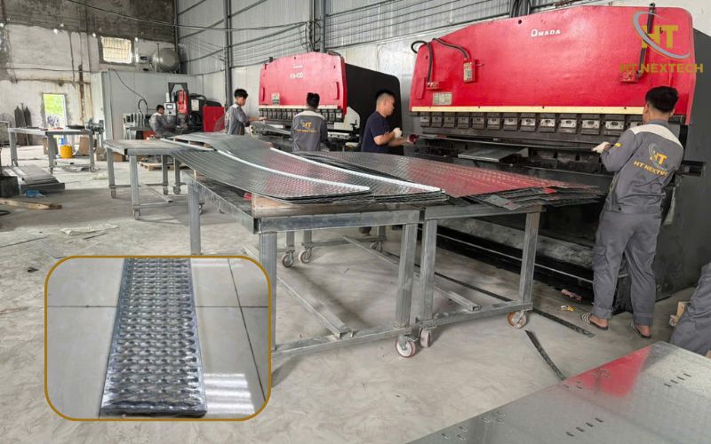 HT NEXTECH sản xuất sàn thao tác mái tôn theo yêu cầu